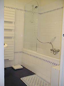 Paris 2 Bedroom apartment - bathroom 1 (PA-1131) photo 2 of 3