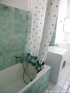 Paris 2 Bedroom apartment - bathroom 1 (PA-2401) photo 3 of 5