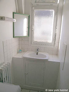 Paris 2 Bedroom apartment - bathroom 1 (PA-2401) photo 4 of 5