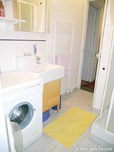 Paris 2 Bedroom apartment - bathroom 1 (PA-3653) photo 1 of 4
