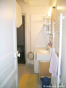 Paris 2 Bedroom apartment - bathroom 1 (PA-3653) photo 2 of 4
