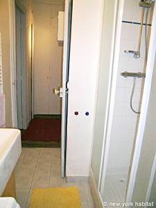 Paris 2 Bedroom apartment - bathroom 1 (PA-3653) photo 3 of 4