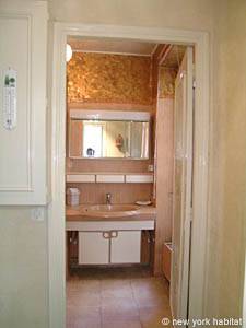 Paris Studio apartment - bathroom 1 (PA-3832) photo 1 of 6