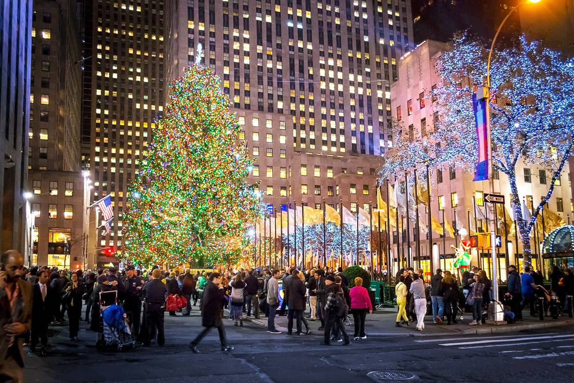 Family-new-york-winter-rockefeller-center-tree-nyc.jpg (1170×780)