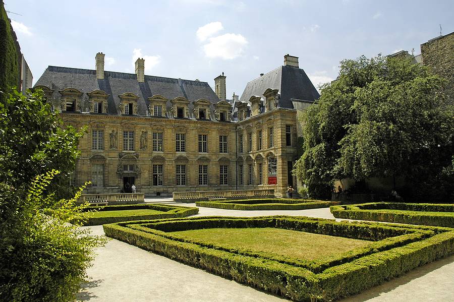 Le Marais - History of Marais, Paris - Paris Ouest Sotheby's International  Realty
