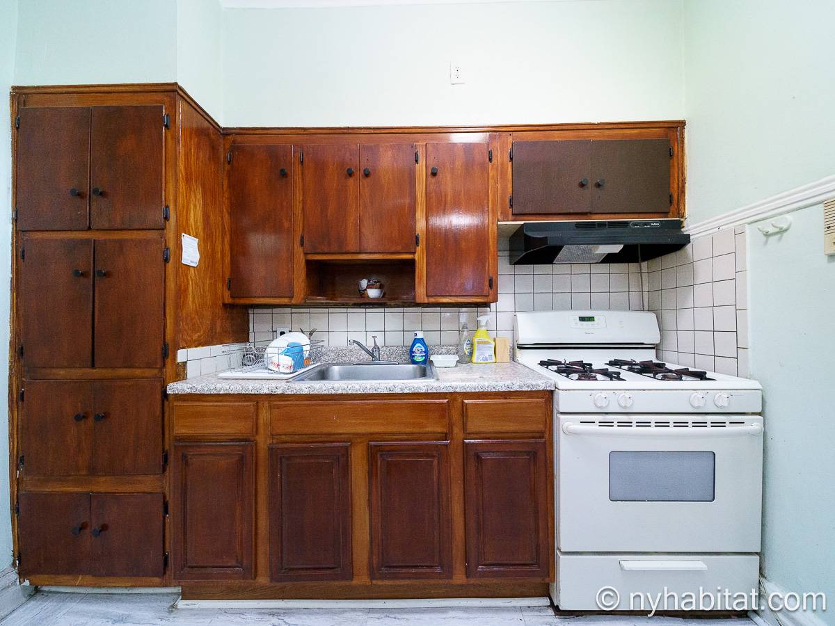 Kitchen - Photo 3 of 5