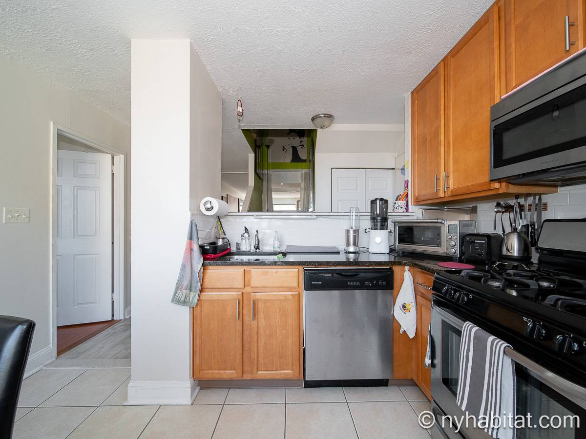 Kitchen - Photo 3 of 5