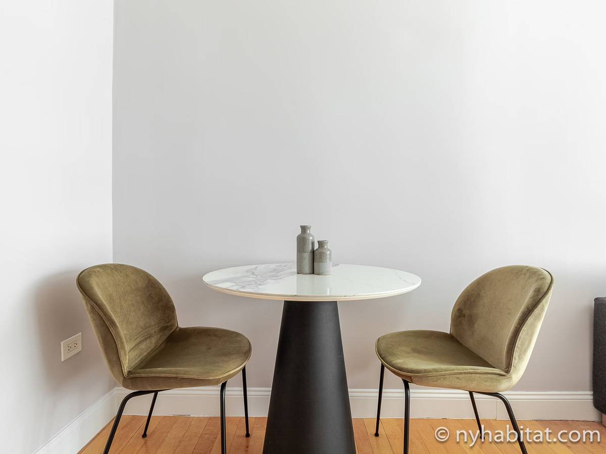 Living room - Photo 5 of 6 Living room - Photo 5 of 6