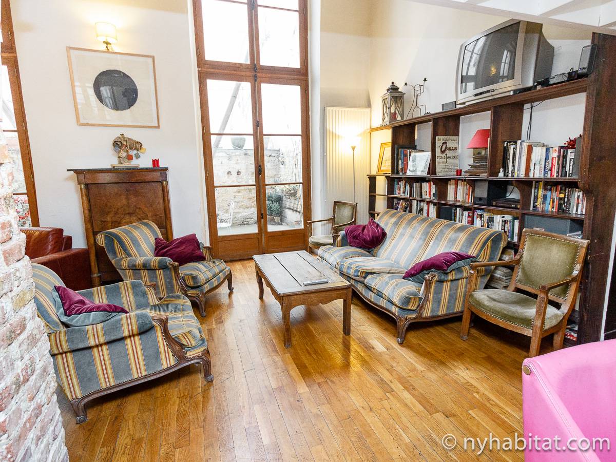 Paris Bed And Breakfast: 3 Bedroom Duplex Apartment Rental in Beaubourg ...