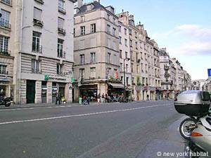 Paris Accommodation: Studio Apartment Rental in Le Marais (PA-3177)