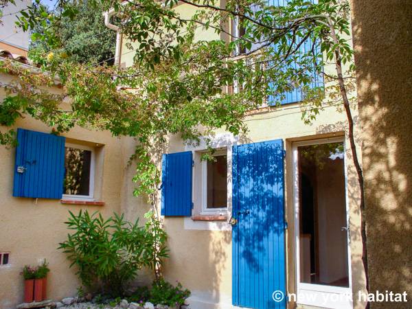 South France Accommodation: 3 Bedroom Villa Rental in Lourmarin ...
