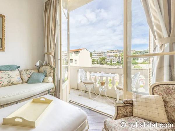 Living room - Photo 2 of 4 Living room - Photo 2 of 4