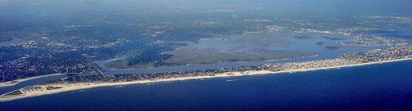 foto da praias de areia branca contornando a costa de Long Beach Barrier Island, Nova Iorque